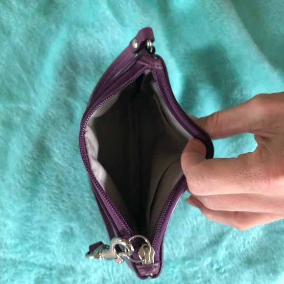 Coach wristlet - Picture 3 of 3